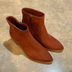 Women’s universal thread, boots, size 7 1/2